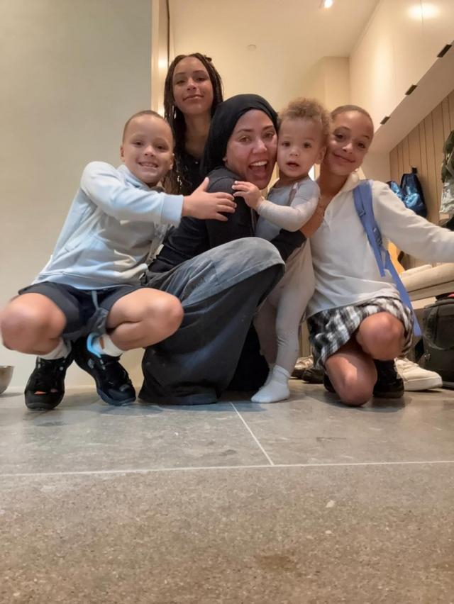 库里停赛陪伴家人庆生 全明星伤病困扰勇士队