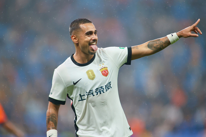 莱昂纳多对阵云南玉昆连续破门 创中超射手榜新