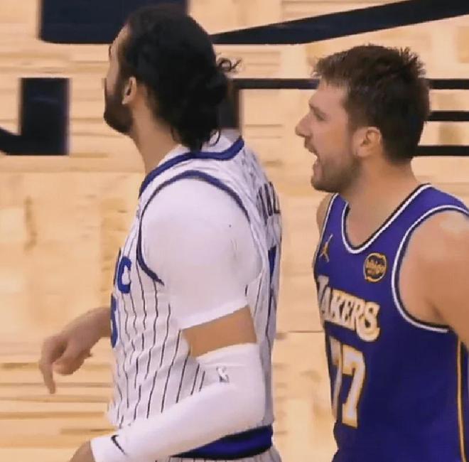 詹姆斯里程碑之夜湖人险胜魔术肯纳德压哨绝杀