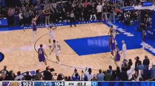 詹姆斯里程碑之夜湖人险胜魔术肯纳德压哨绝杀