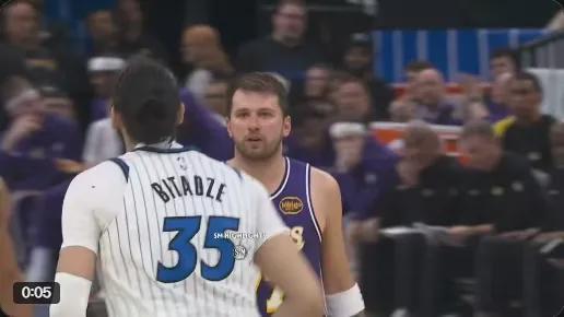 詹姆斯里程碑之夜湖人险胜魔术肯纳德压哨绝杀