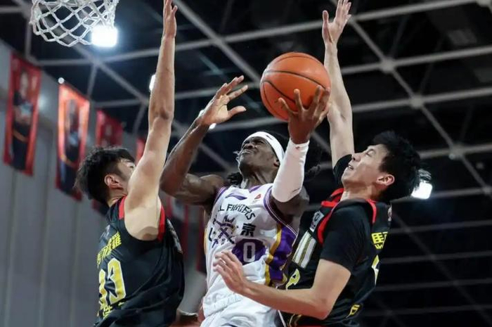 浙江队客场逆转南京队 末节28分攻势完成惊天翻