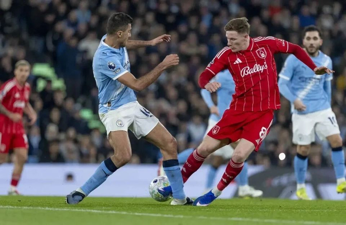 曼联夏窗中场重组引援目标锁定新星梅诺与卡塞